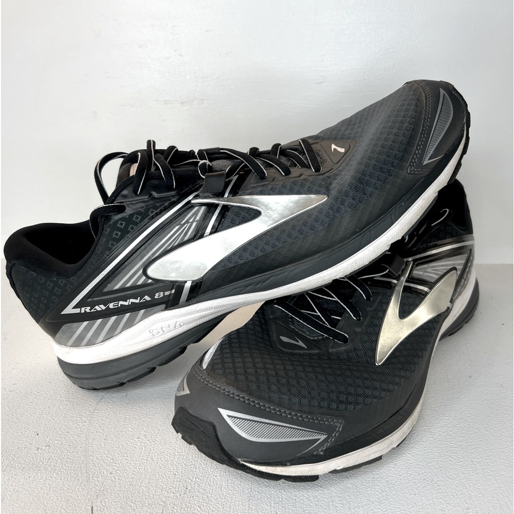 BROOKS REVAMPS mens pre owned size 13